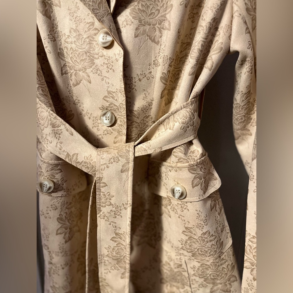 Solitaire Floral Printed Light Coat